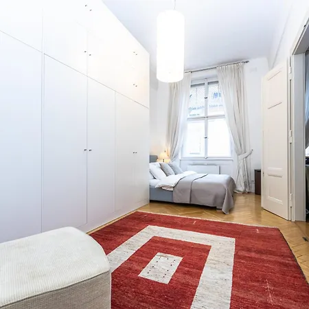Bohemian Charm By Paris Avenue 1 * Prag